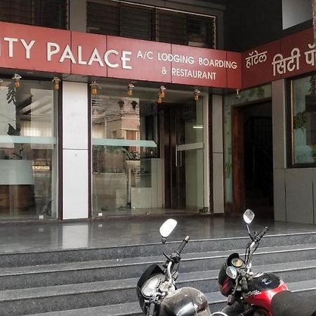 City Palace Hotel होटल सिटी पैलेस Nászik Kültér fotó