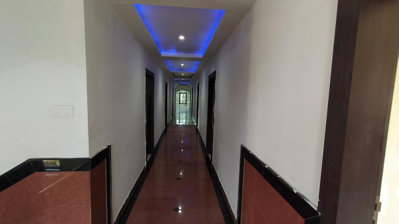 City Palace Hotel होटल सिटी पैलेस Nászik Kültér fotó