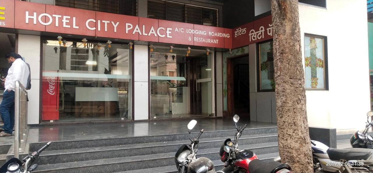 City Palace Hotel होटल सिटी पैलेस Nászik Kültér fotó