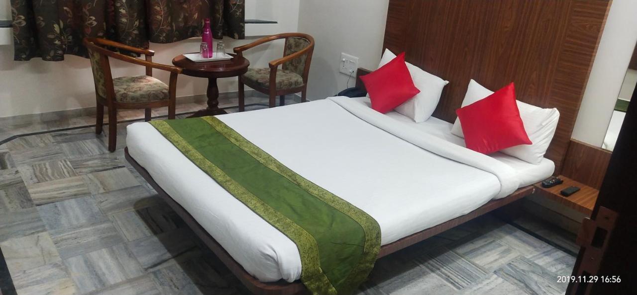 City Palace Hotel होटल सिटी पैलेस Nászik Kültér fotó