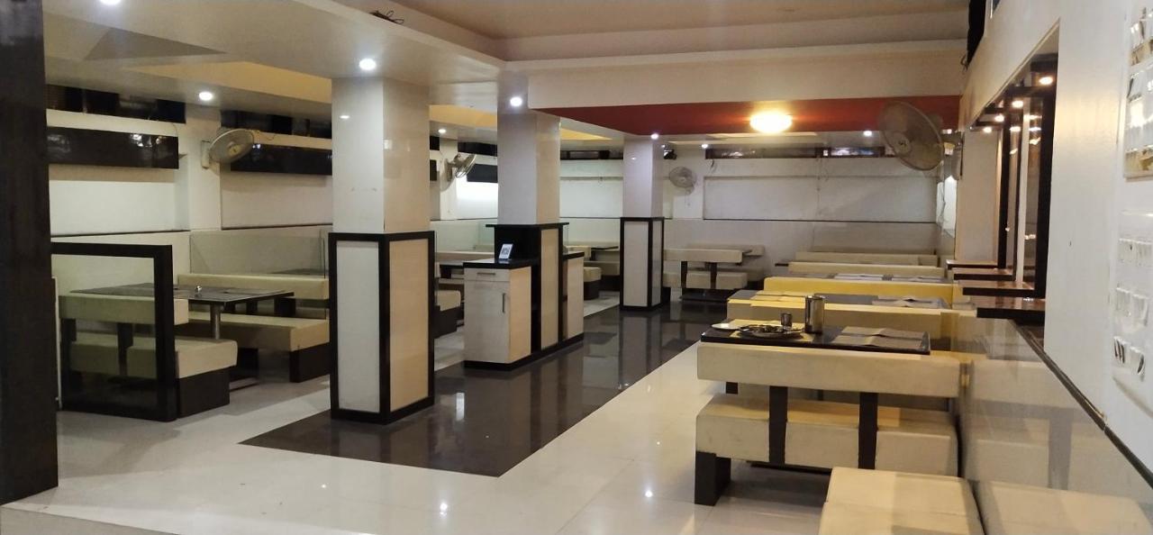 City Palace Hotel होटल सिटी पैलेस Nászik Kültér fotó