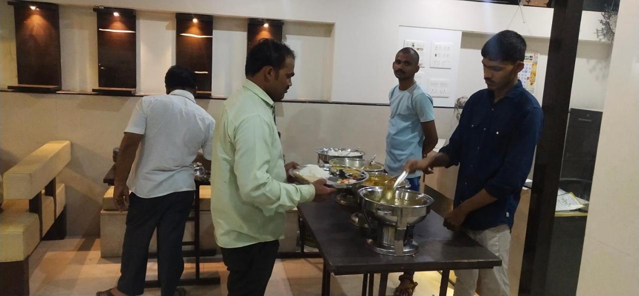City Palace Hotel होटल सिटी पैलेस Nászik Kültér fotó