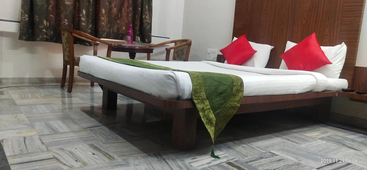 City Palace Hotel होटल सिटी पैलेस Nászik Kültér fotó