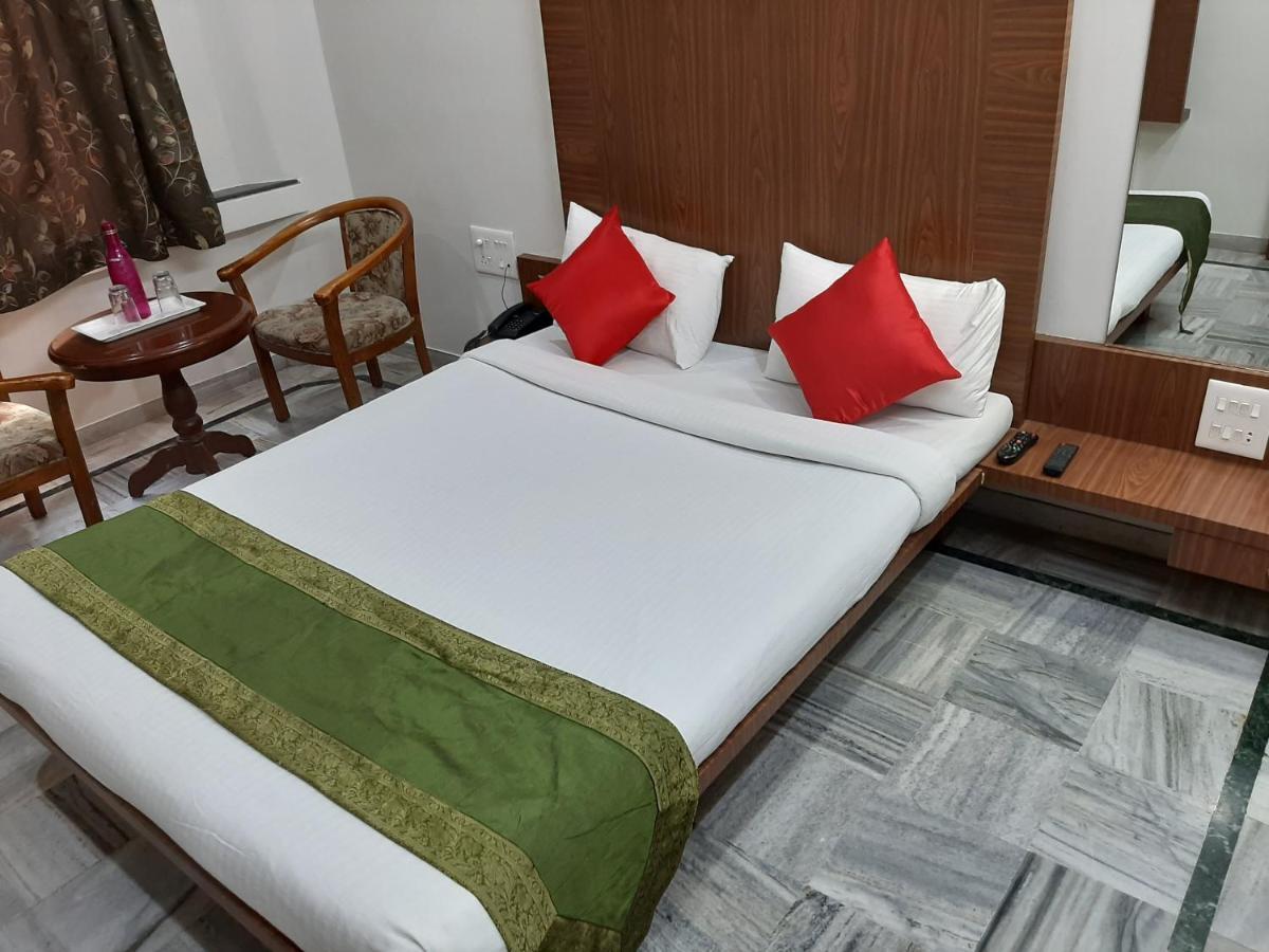 City Palace Hotel होटल सिटी पैलेस Nászik Kültér fotó